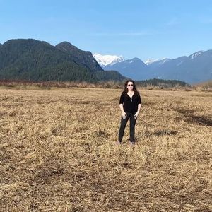 Meet your Posher, Emily